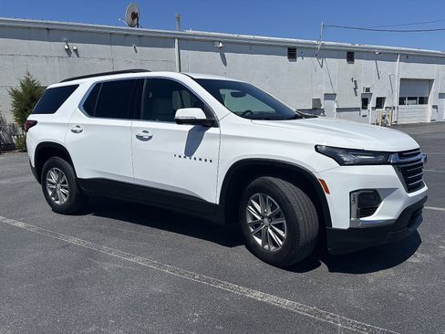 Used 2023 Chevrolet Traverse LT w/ Rear Camera Mirror Package AWD/4WD image 2