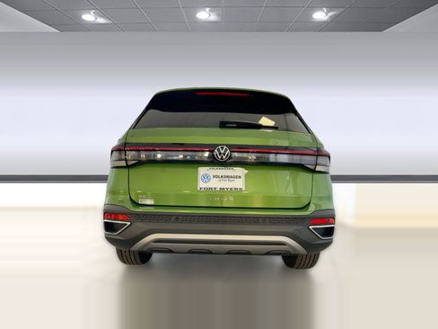 New 2026 Volkswagen Taos SE image 10