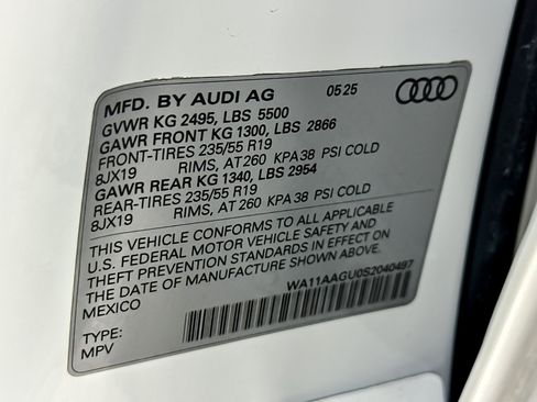 Used 2025 Audi Q5 Premium w/ Convenience Package image 27