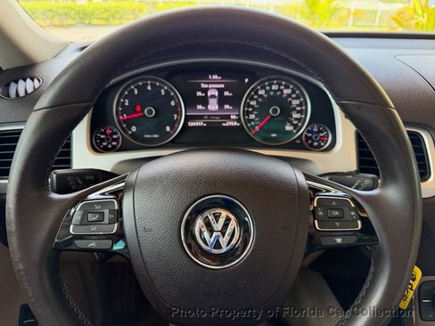Used 2012 Volkswagen Touareg VR6 AWD/4WD image 50