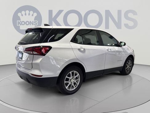 Used 2023 Chevrolet Equinox LS FWD image 11