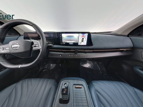 Used 2024 Nissan Ariya AWD image 22