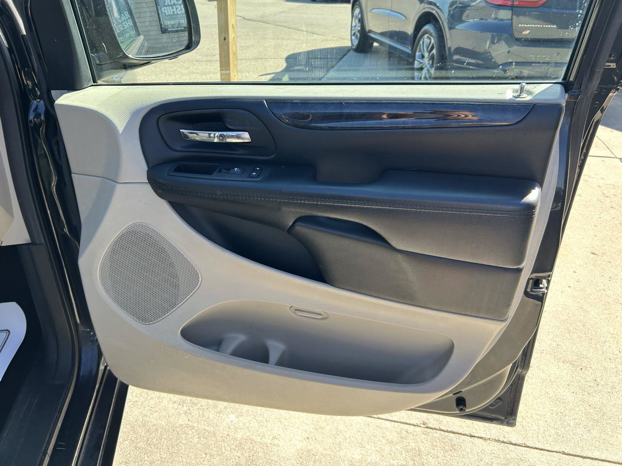 Used 2018 Dodge Grand Caravan SE w/ Rear Park Assist Package FWD image 15