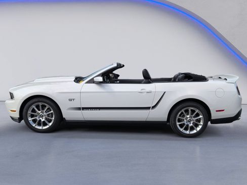 Used 2010 Ford Mustang GT RWD image 5