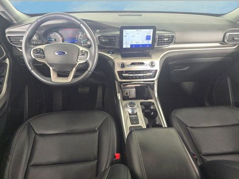 Used 2021 Ford Explorer XLT w/ Equipment Group 202A image 4