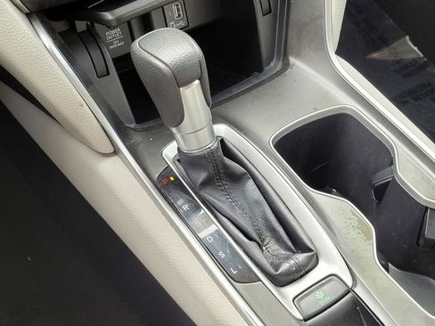 Used 2018 Honda Accord EX image 21