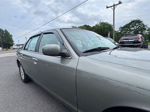 Used 2003 Ford Crown Victoria LX RWD image 20