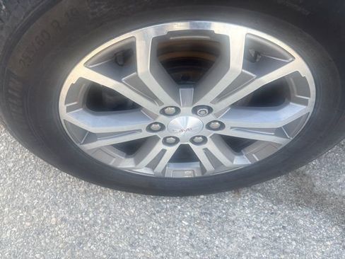 Used 2015 GMC Acadia SLT image 9