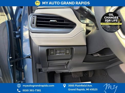 Used 2025 Subaru Forester Limited AWD/4WD image 12