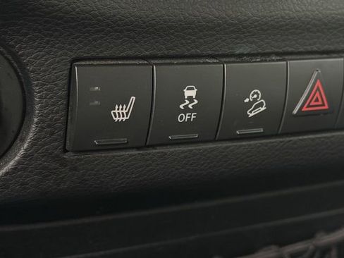 Used 2017 Jeep Wrangler Unlimited Sahara w/ Connectivity Group image 17