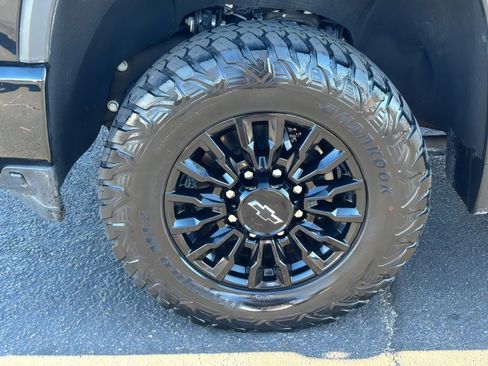 Used 2023 Chevrolet Silverado 2500 LT w/ Midnight Edition image 10