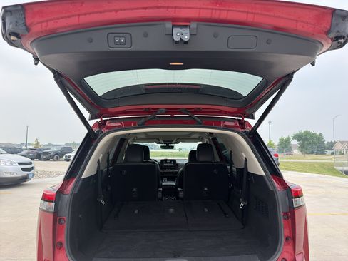 Used 2023 Nissan Pathfinder SL w/ SL Premium Package AWD/4WD image 6