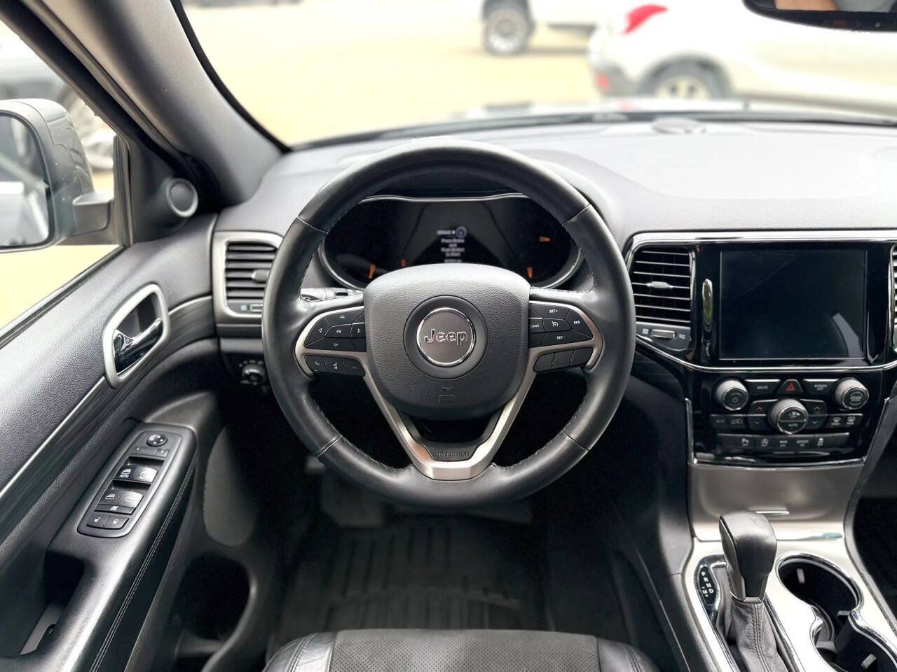 Used 2019 Jeep Grand Cherokee Laredo w/ Laredo X Package AWD/4WD image 16