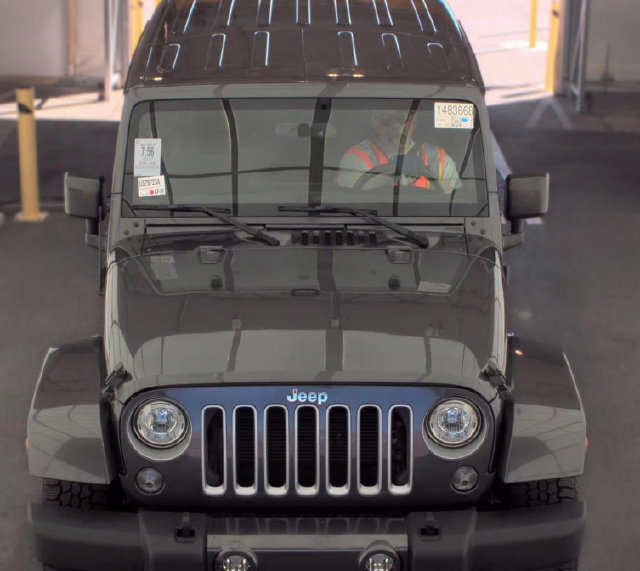 Used 2017 Jeep Wrangler Unlimited Sahara w/ Connectivity Group AWD/4WD image 2