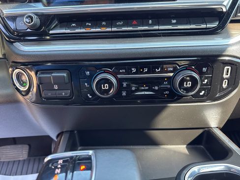Used 2022 Chevrolet Silverado 1500 High Country w/ Technology Package AWD/4WD image 27