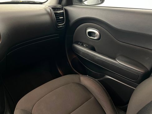 Used 2019 Kia Soul Base image 11