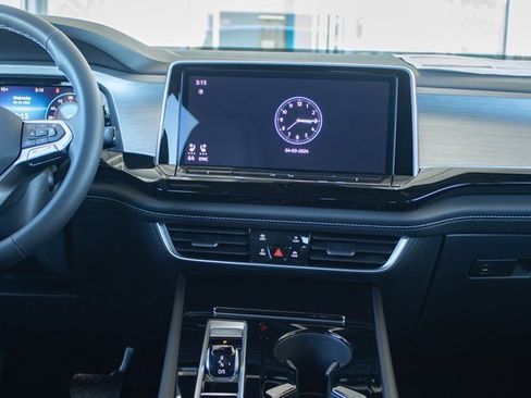 Used 2024 Volkswagen Atlas Cross Sport SE image 41