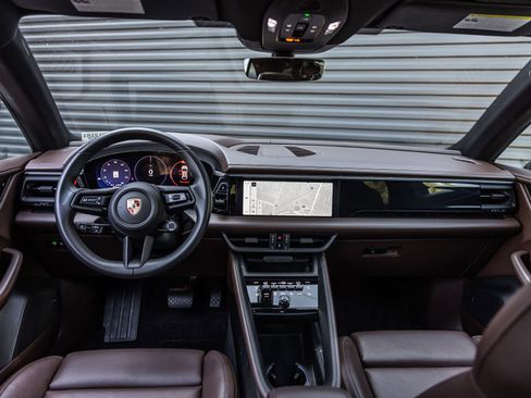 Certified 2025 Porsche Macan Electric RWD image 12
