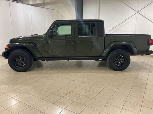Used 2022 Jeep Gladiator Willys image 2