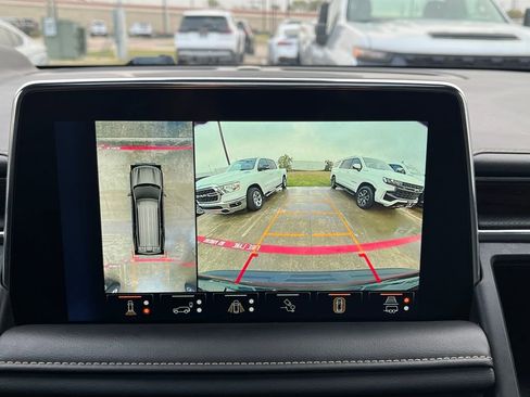 Used 2023 Chevrolet Suburban Premier w/ Advanced Technology Package image 21