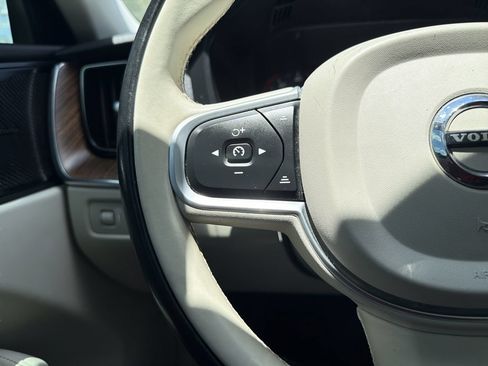 Used 2021 Volvo XC60 T6 Momentum AWD/4WD image 29