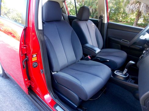 Used 2007 Nissan Versa SL image 2