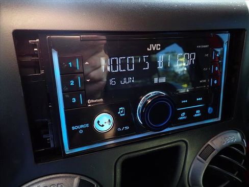 Used 2018 Jeep Wrangler Unlimited Sport w/ Connectivity Group AWD/4WD image 18