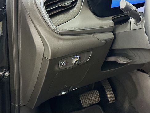 Used 2025 Buick Encore GX Preferred AWD/4WD image 17