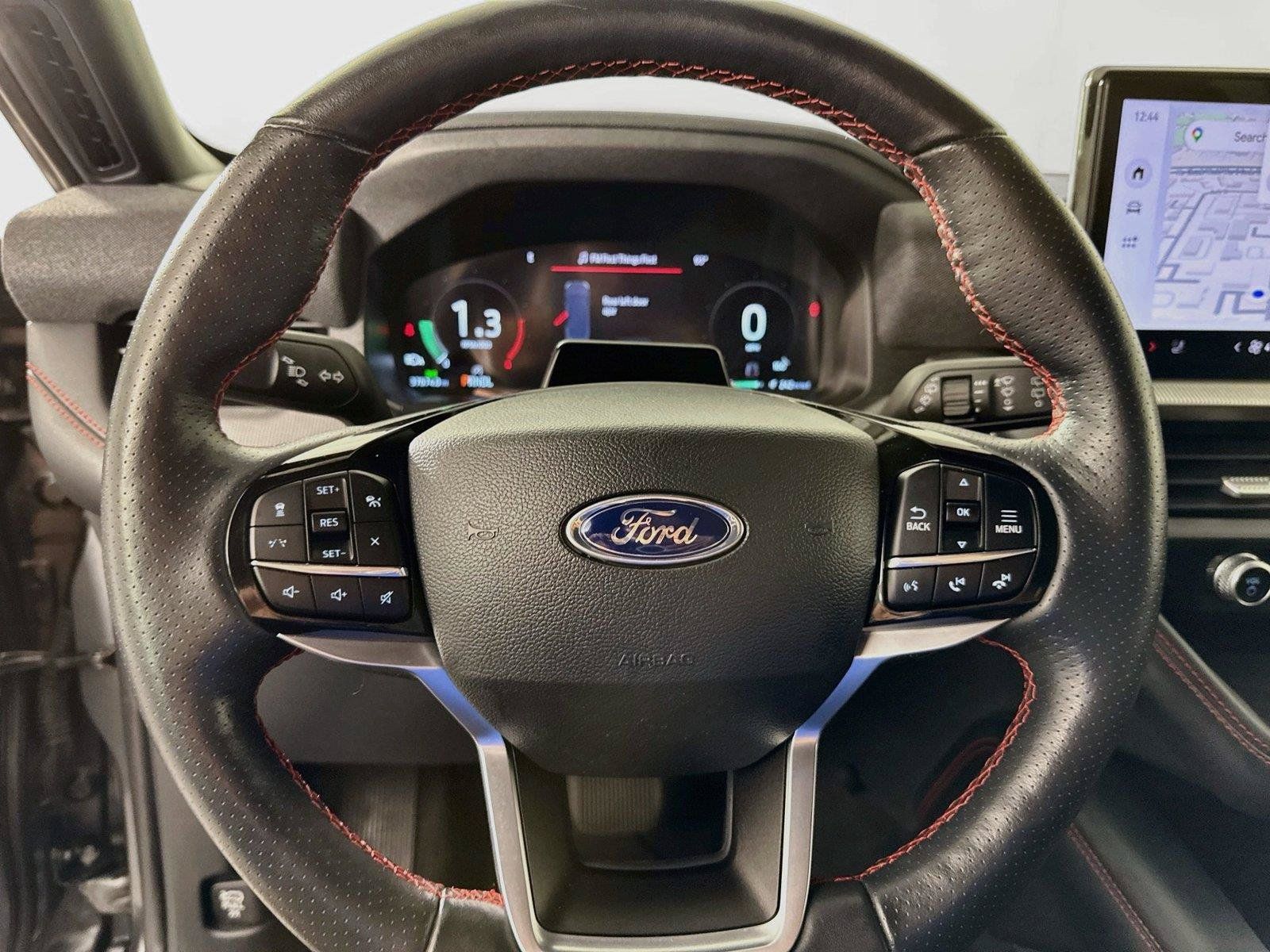 Used 2025 Ford Explorer ST-Line w/ ST-Line Street Pack AWD/4WD image 18