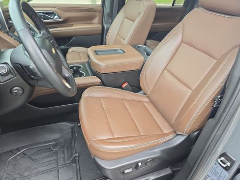 Used 2024 Chevrolet Suburban High Country AWD/4WD image 17