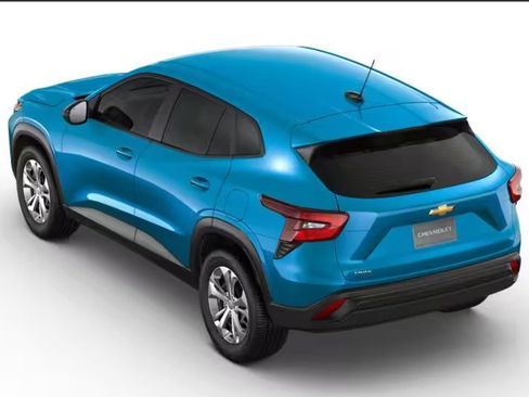 New 2026 Chevrolet Trax LT FWD image 2