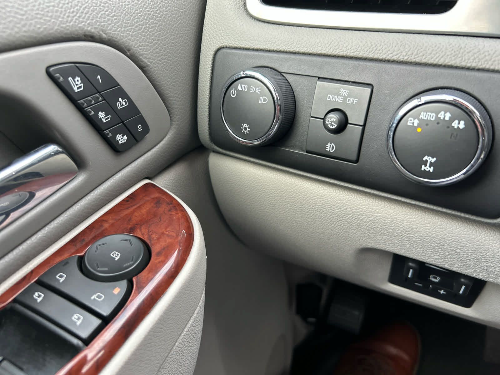Used 2013 Chevrolet Suburban LTZ AWD/4WD image 21