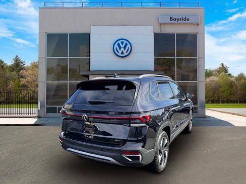 Used 2025 Volkswagen Taos SE AWD/4WD image 7