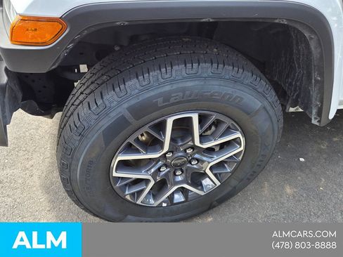 Used 2025 Jeep Wrangler Unlimited Sahara AWD/4WD image 2