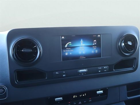 Used 2024 Mercedes-Benz Sprinter 3500 image 33