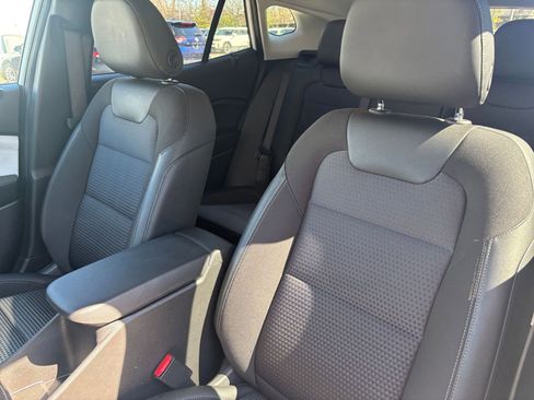 Used 2025 Chevrolet Trax LT w/ LT Convenience Package image 35