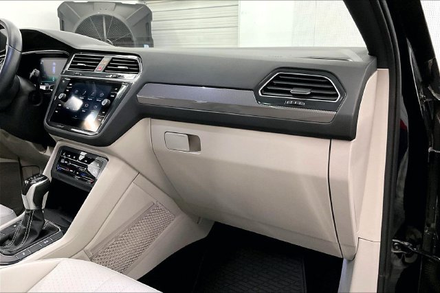 Used 2022 Volkswagen Tiguan SE R-Line FWD image 18