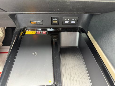 Used 2019 Jeep Compass Latitude FWD image 22