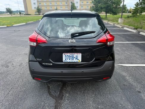 Used 2020 Nissan Kicks S FWD image 4