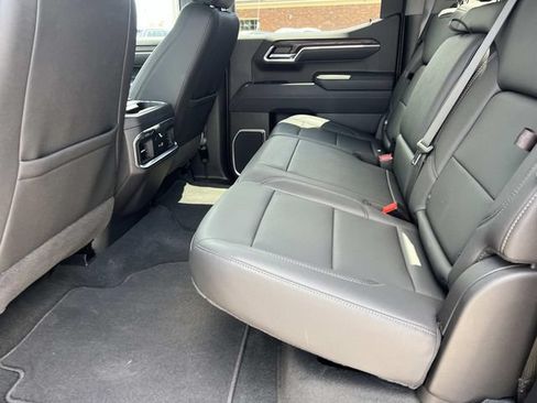 Used 2026 GMC Sierra 1500 SLT w/ SLT Convenience Package AWD/4WD image 11