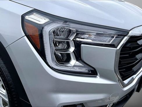 Used 2022 GMC Terrain SLE w/ Driver Convenience Package AWD/4WD image 29