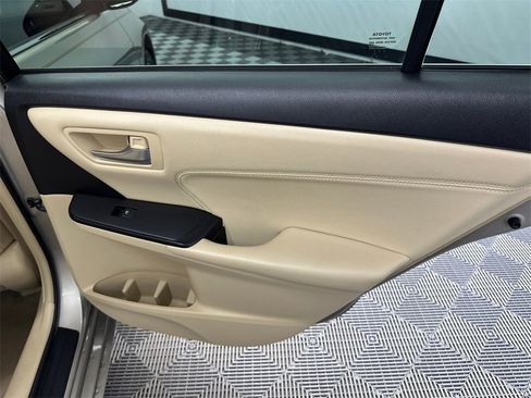 Used 2017 Toyota Camry XLE image 17