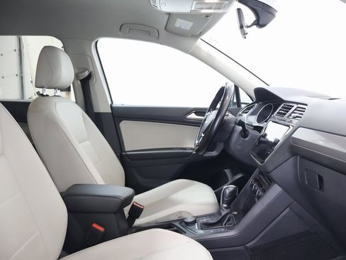 Used 2018 Volkswagen Tiguan SE image 21