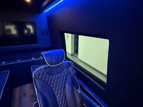 Used 2024 Mercedes-Benz Sprinter 2500 image 42