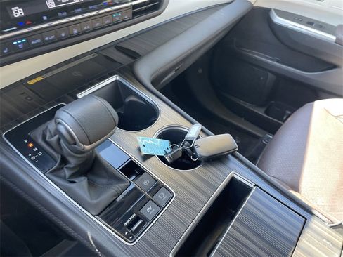 Certified 2023 Toyota Sienna Platinum image 19