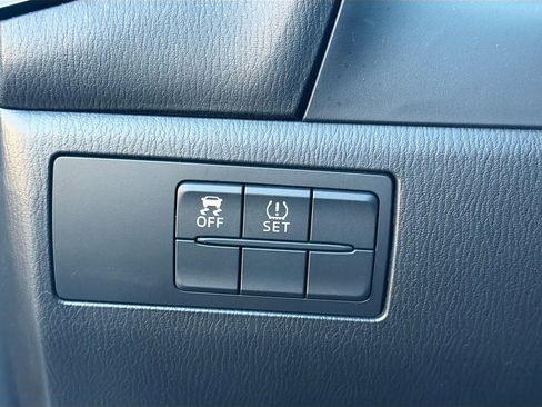 Used 2014 MAZDA MAZDA3 i Sport image 28