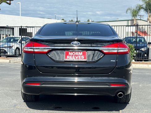 Used 2017 Ford Fusion SE w/ Fusion SE Technology Package image 8