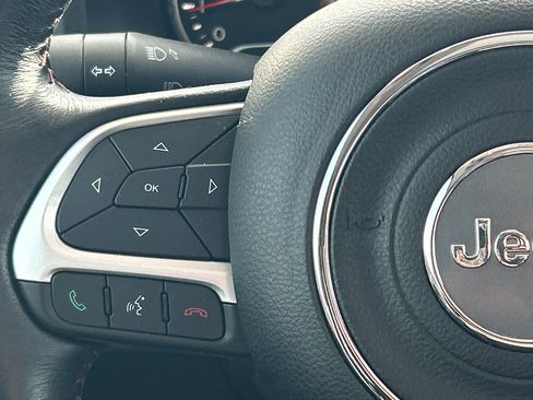 Used 2018 Jeep Renegade Trailhawk w/ UConnect 8.4 Nav Group image 18