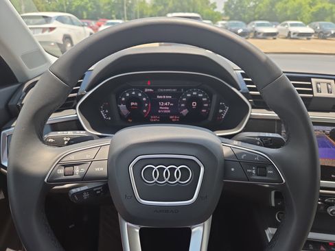 Used 2025 Audi Q3 2.0T Premium w/ Convenience Package AWD/4WD image 10