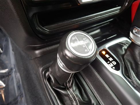 Used 2022 Jeep Wrangler Unlimited Sahara image 25